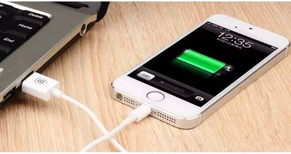 苹果手机充电时看新闻苹果手机充电看视频对电池有影响